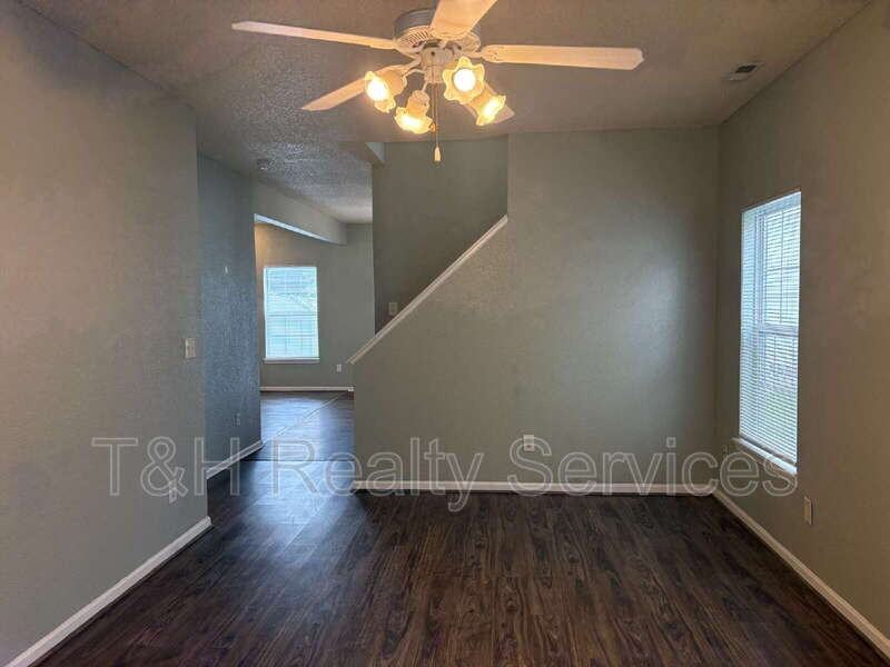 8116 Lake Tree Ln - Photo 6 of 27