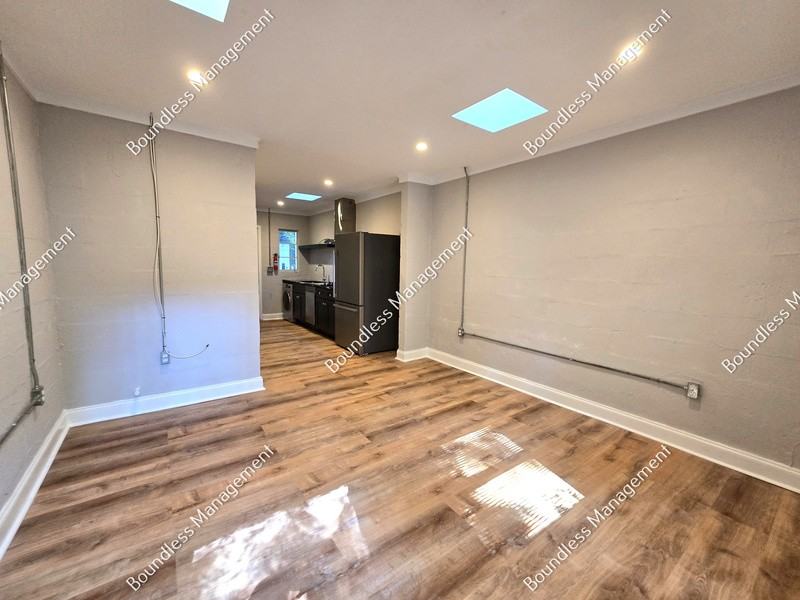 712 Highland Ave Ne #4 - Photo 4 of 16