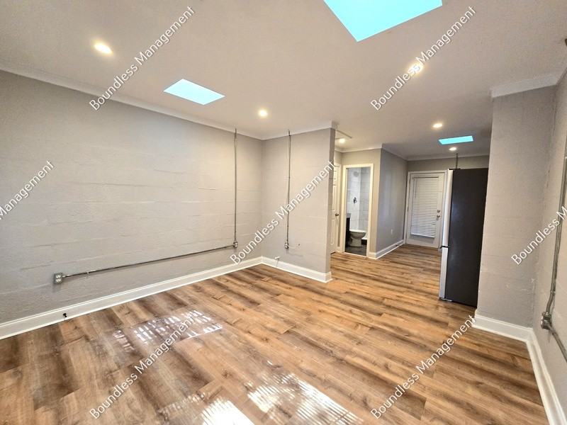 712 Highland Ave Ne #4 - Photo 5 of 16