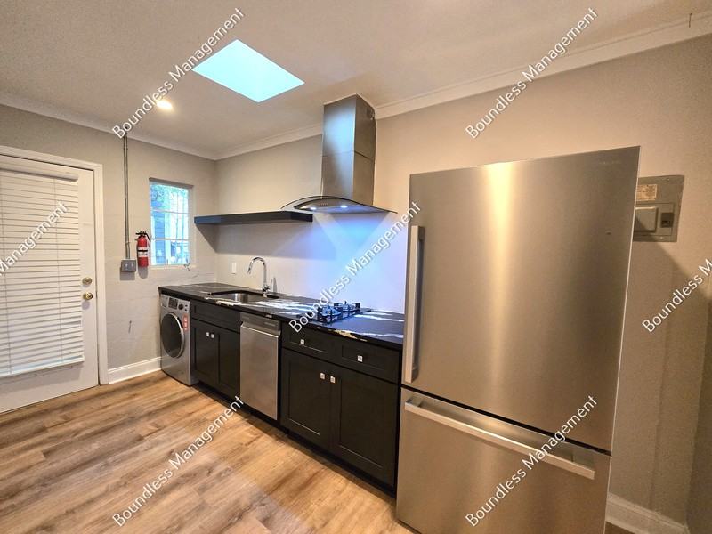 712 Highland Ave Ne #4 - Photo 7 of 16