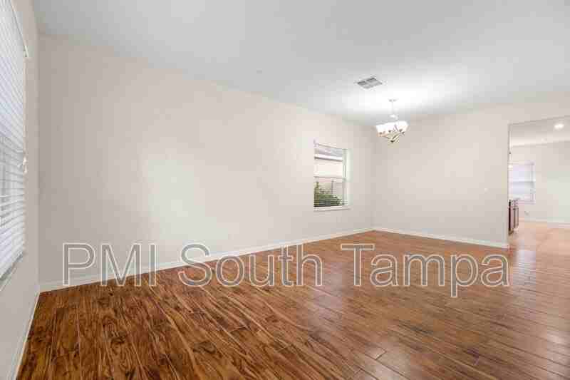 13740 Newport Shores Dr - Photo 4 of 28