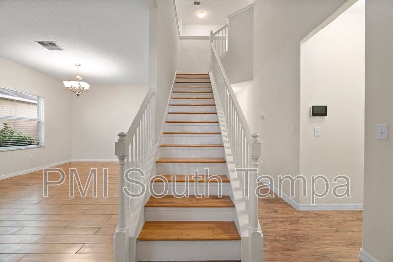 13740 Newport Shores Dr - Photo 5 of 28