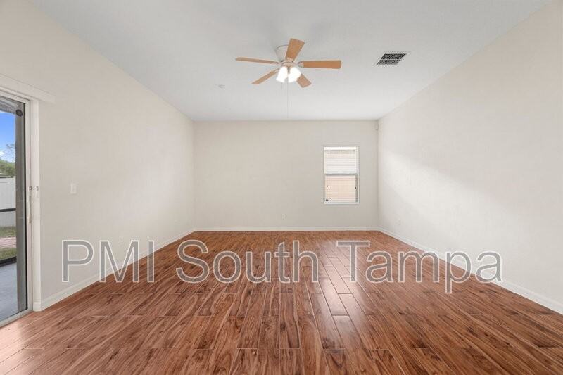 13740 Newport Shores Dr - Photo 7 of 28