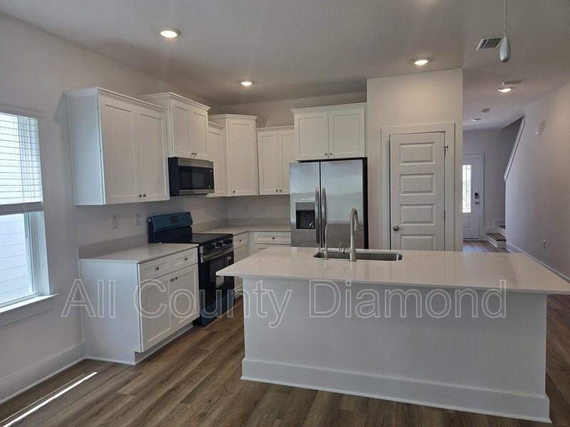 186 Ellery Ln - Photo 3 of 21
