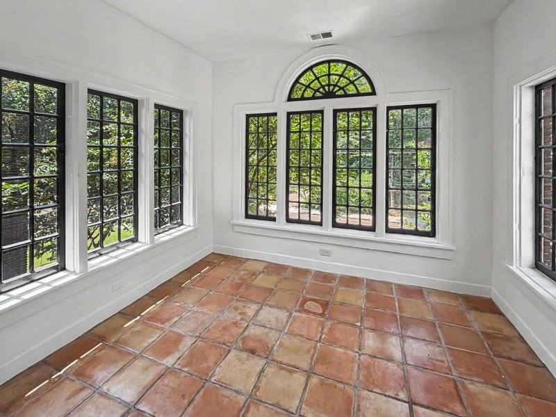 340 N Mclean Blvd #4 - Photo 2 of 26