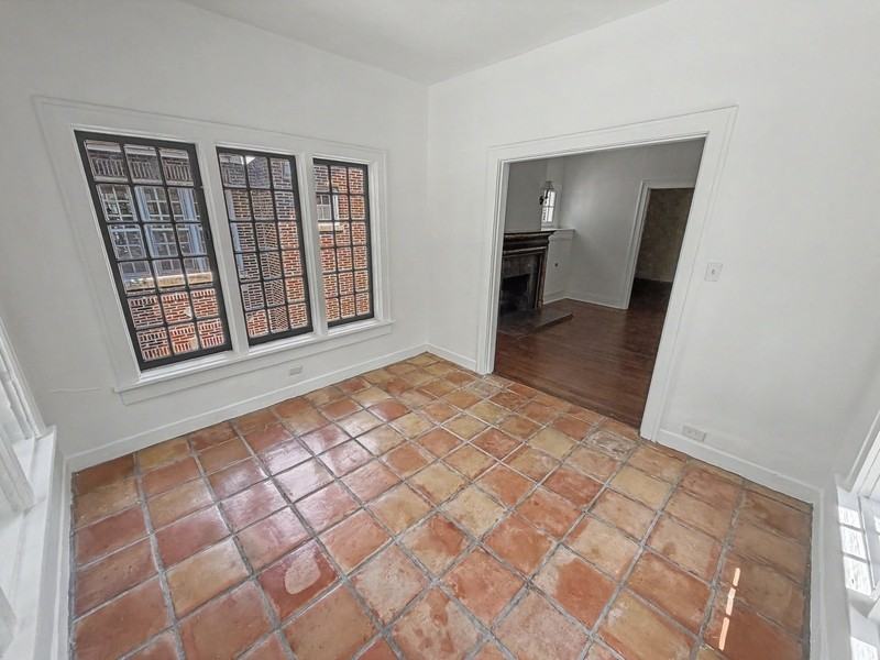 340 N Mclean Blvd #4 - Photo 5 of 26