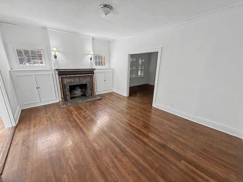 340 N Mclean Blvd #4 - Photo 6 of 26
