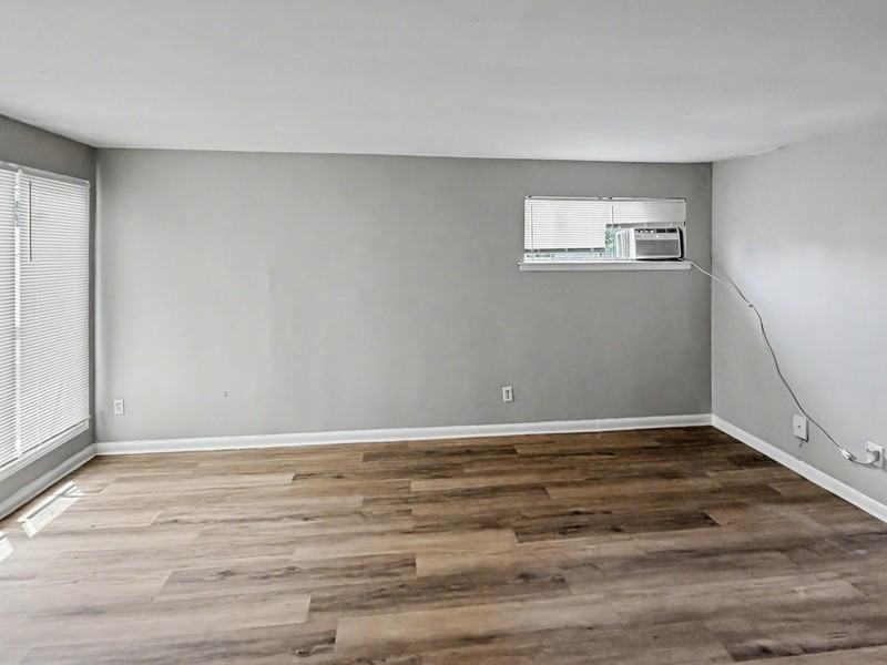 2086 Hubert Ave - Photo 2 of 14
