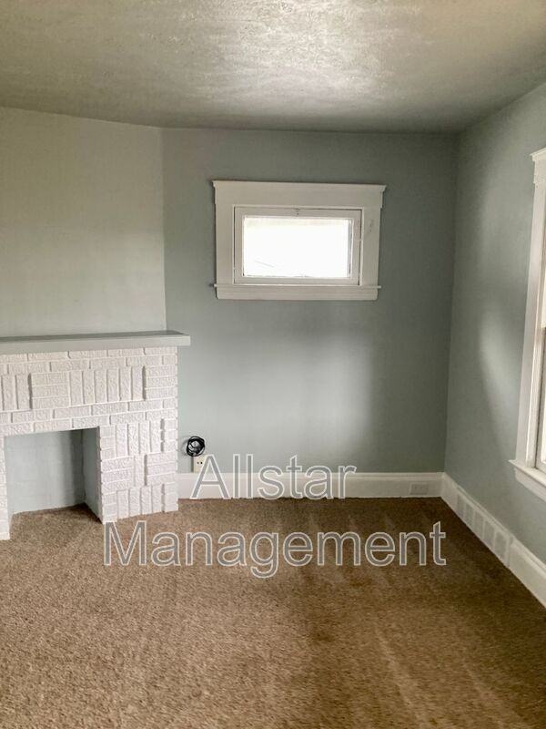 1005 E 140th St - Photo 3 of 14
