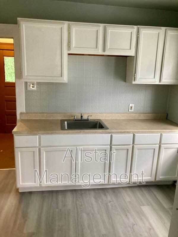 1005 E 140th St - Photo 6 of 14