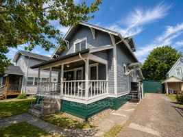 featured image of 823 Sw 10th St