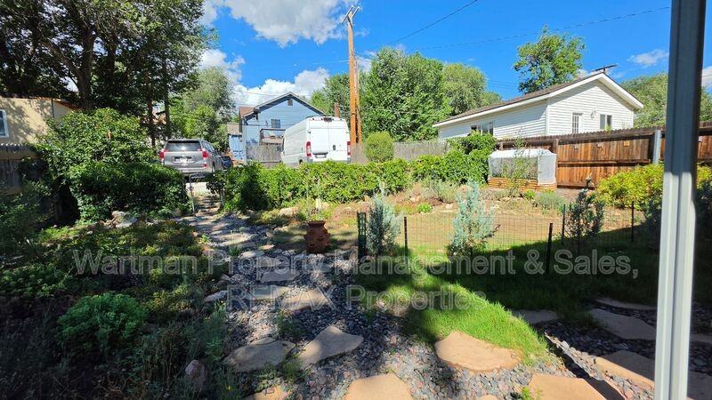 218 N Chestnut St - Photo 7 of 27