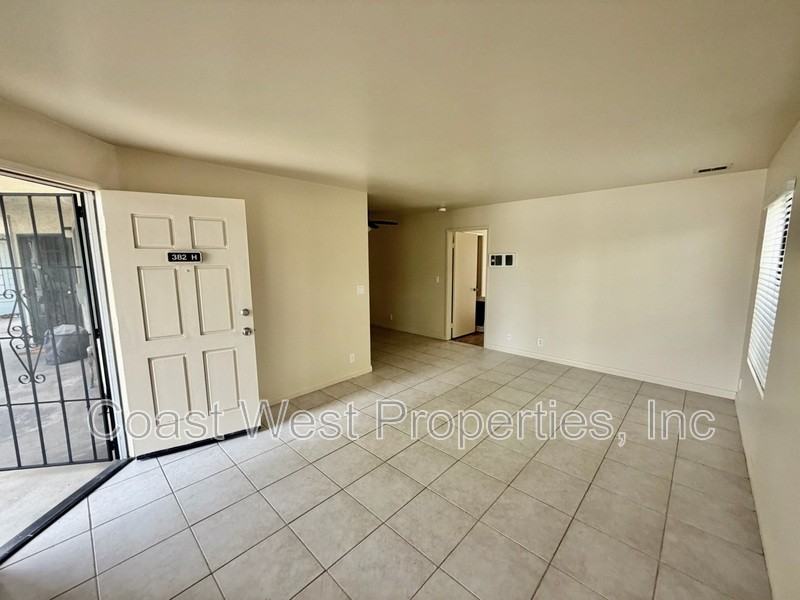 382 Acacia Ave - Photo 4 of 11