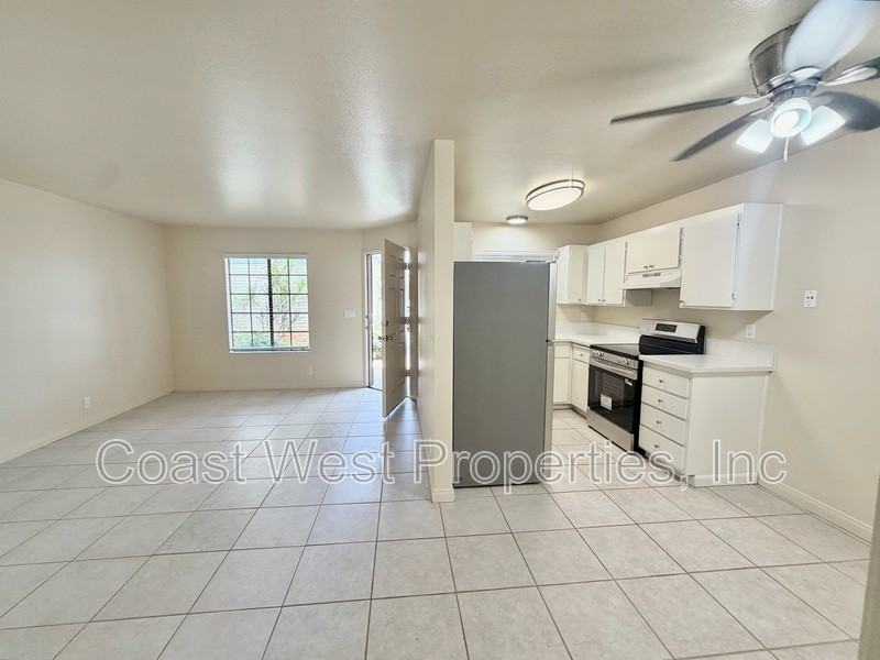 382 Acacia Ave - Photo 6 of 11
