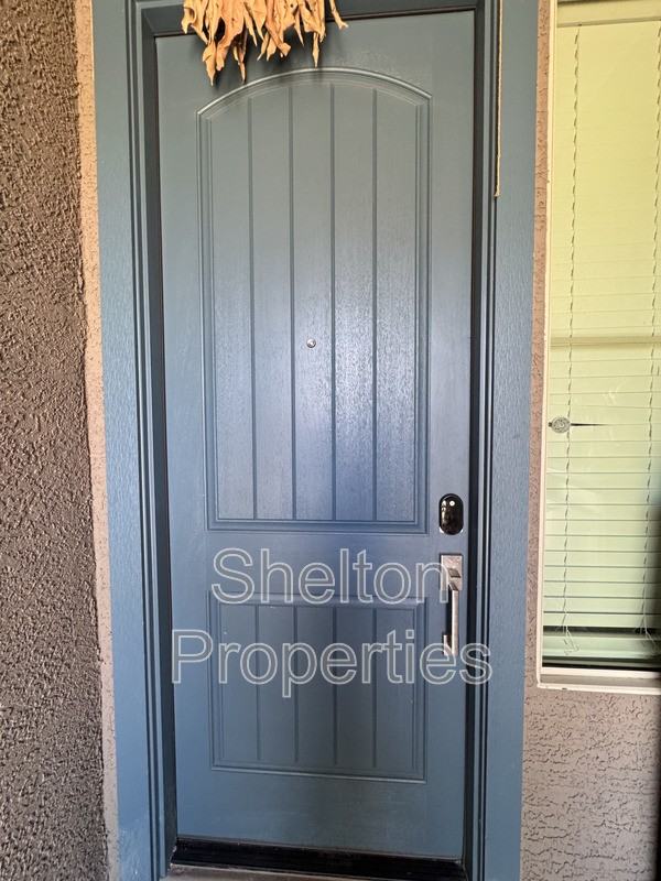 10213 W Fairmount Ave - Photo 2 of 28