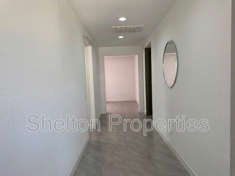 10213 W Fairmount Ave - Photo 3 of 28