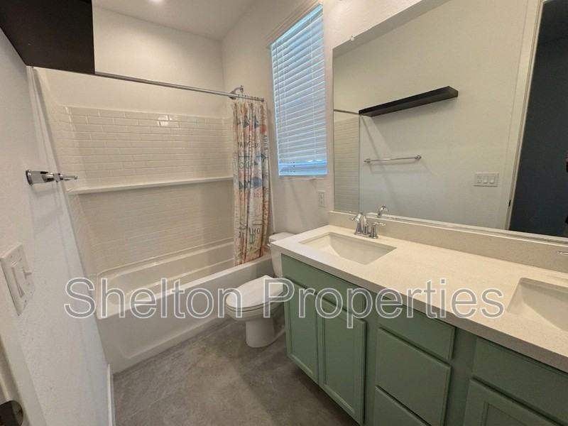 10213 W Fairmount Ave - Photo 5 of 28