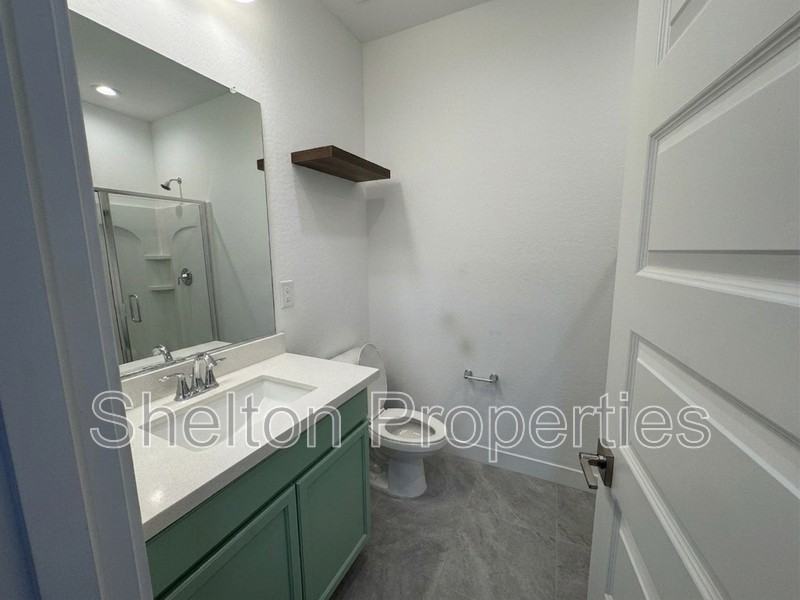 10213 W Fairmount Ave - Photo 7 of 28