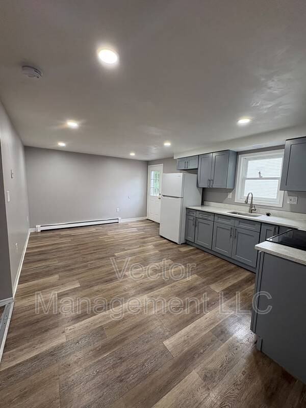 505 Howard Ave - Photo 2 of 10