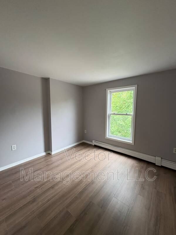 505 Howard Ave - Photo 5 of 10