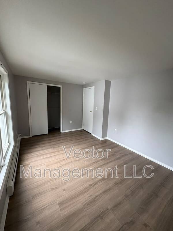 505 Howard Ave - Photo 7 of 10