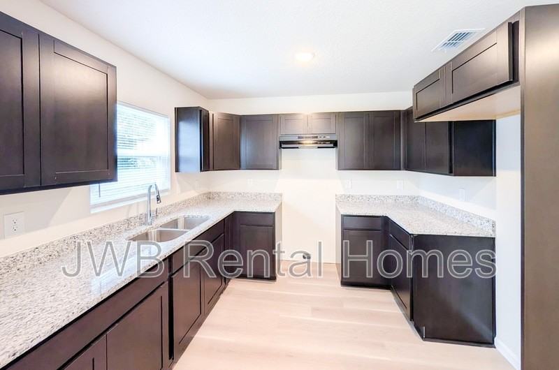 6052 Redpoll Ave - Photo 2 of 17