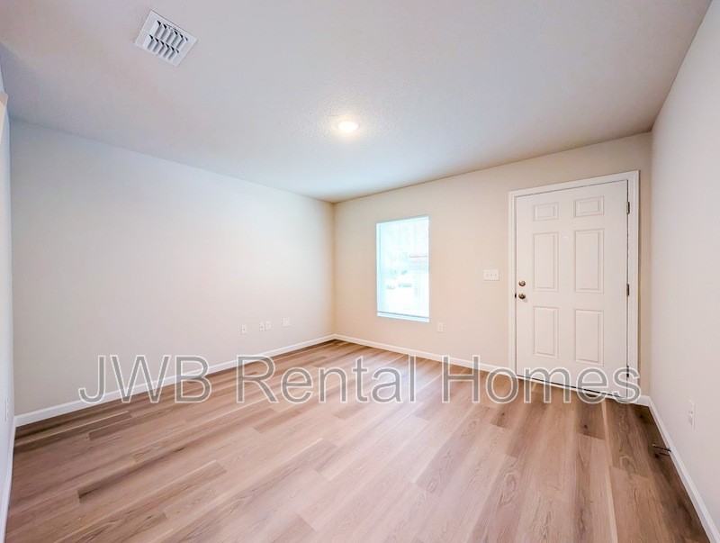 6052 Redpoll Ave - Photo 4 of 17