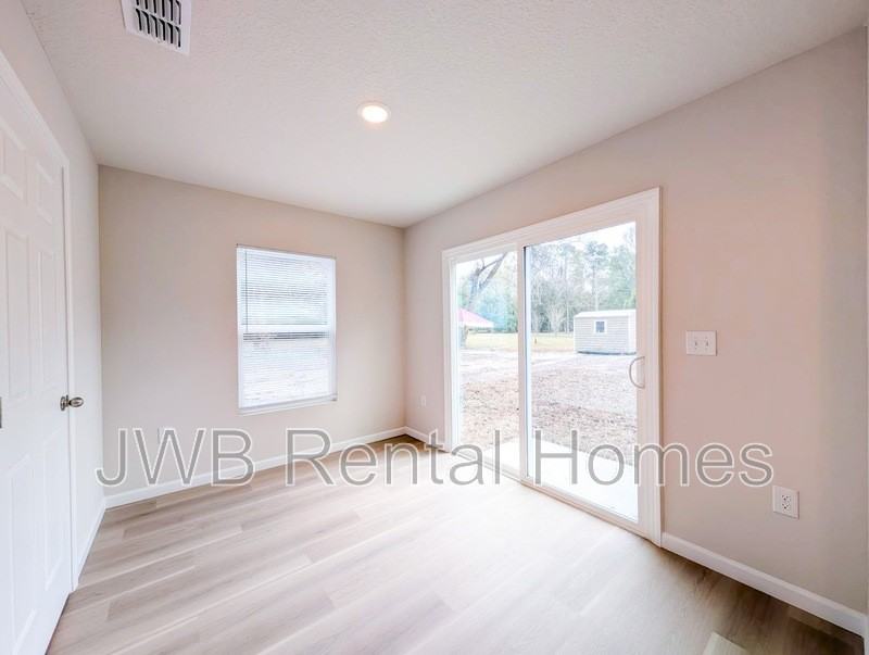 6052 Redpoll Ave - Photo 5 of 17
