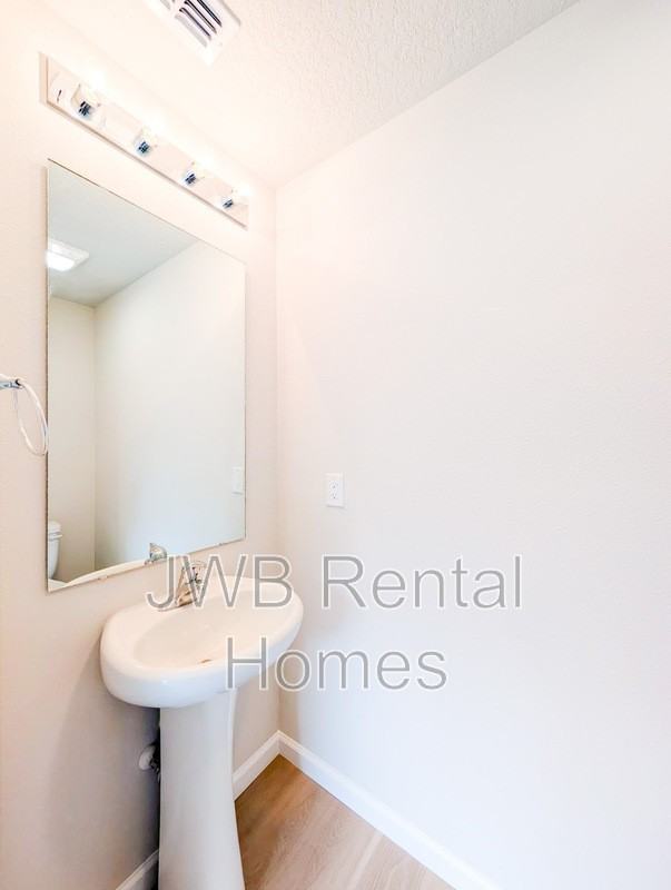 6052 Redpoll Ave - Photo 7 of 17