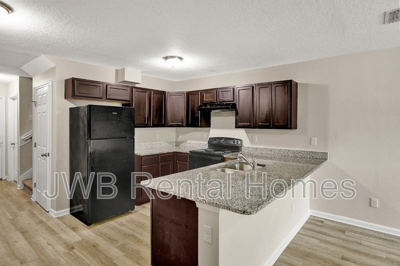 8480 Mcgirts Village Ln - Photo 2 of 17