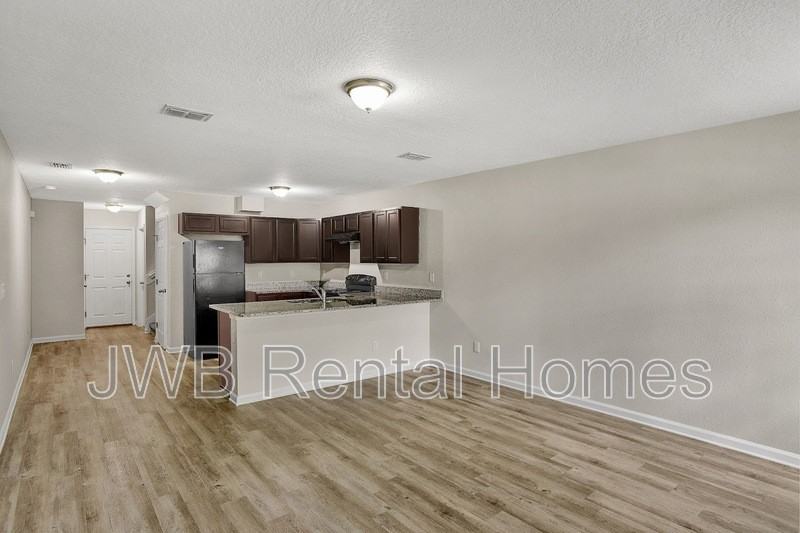 8480 Mcgirts Village Ln - Photo 3 of 17