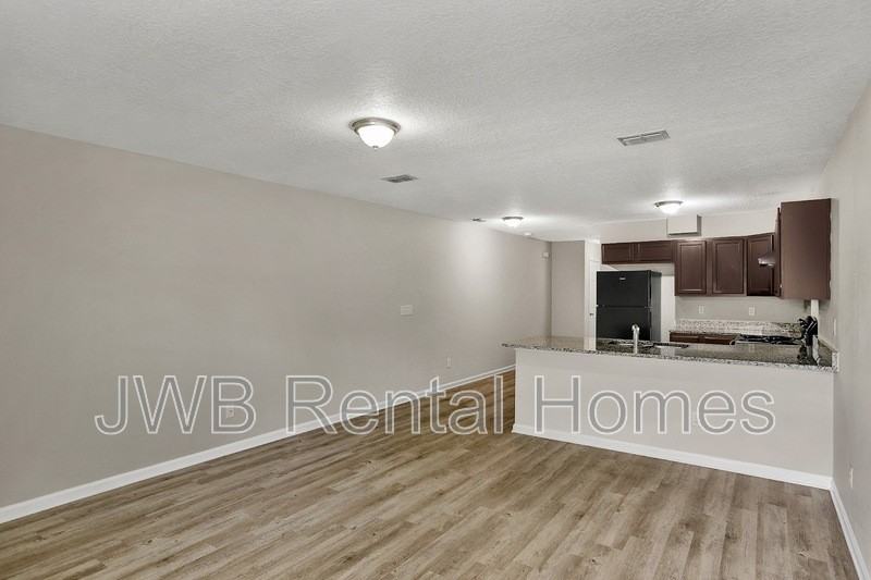 8480 Mcgirts Village Ln - Photo 4 of 17