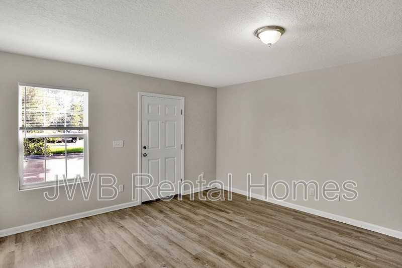 8480 Mcgirts Village Ln - Photo 5 of 17