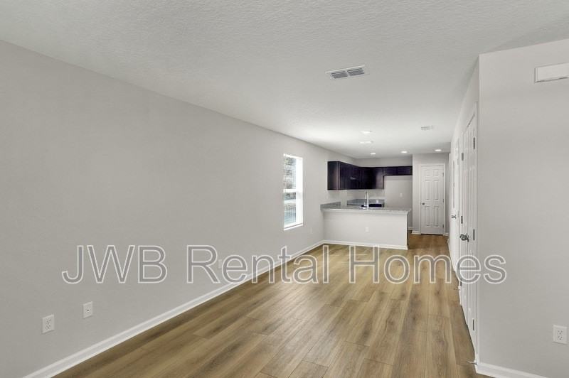 2202 Spires Ave - Photo 4 of 19