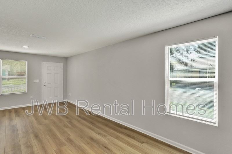 2202 Spires Ave - Photo 6 of 19