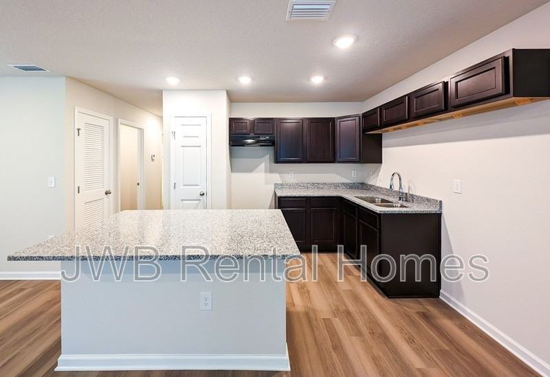 1444 W 6th St - Photo 2 of 12