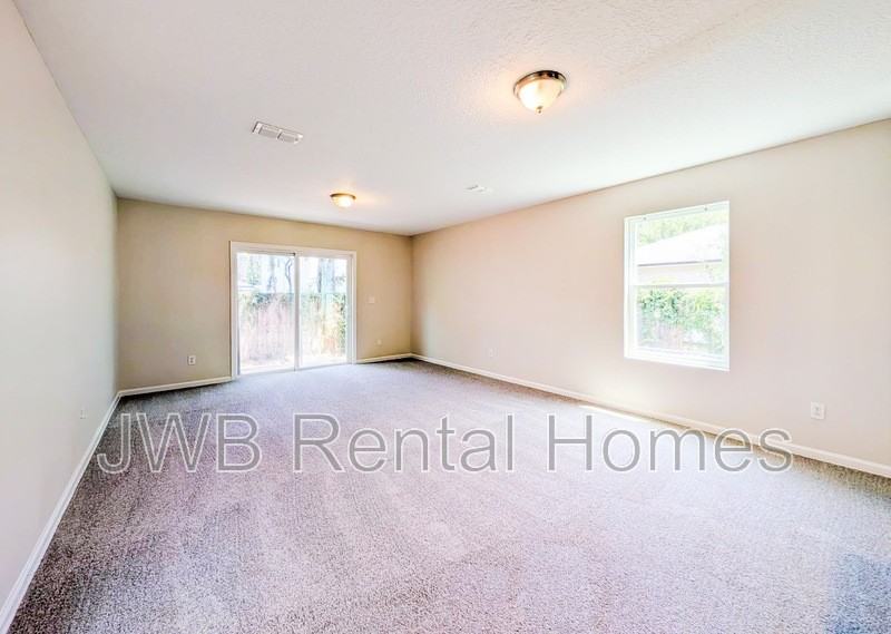 8813 Cocoa Ave - Photo 5 of 17