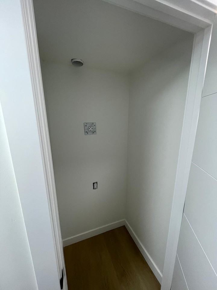 7321 Huntertown Cres Nw - Photo 7 of 14