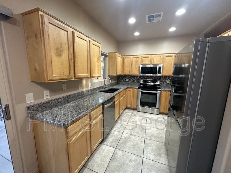 376 N 2480 W - Photo 2 of 30