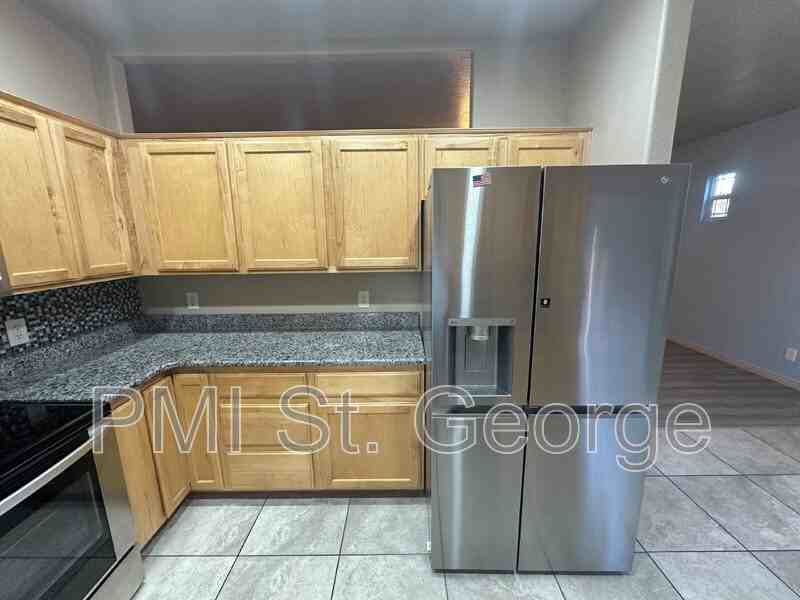 376 N 2480 W - Photo 3 of 30