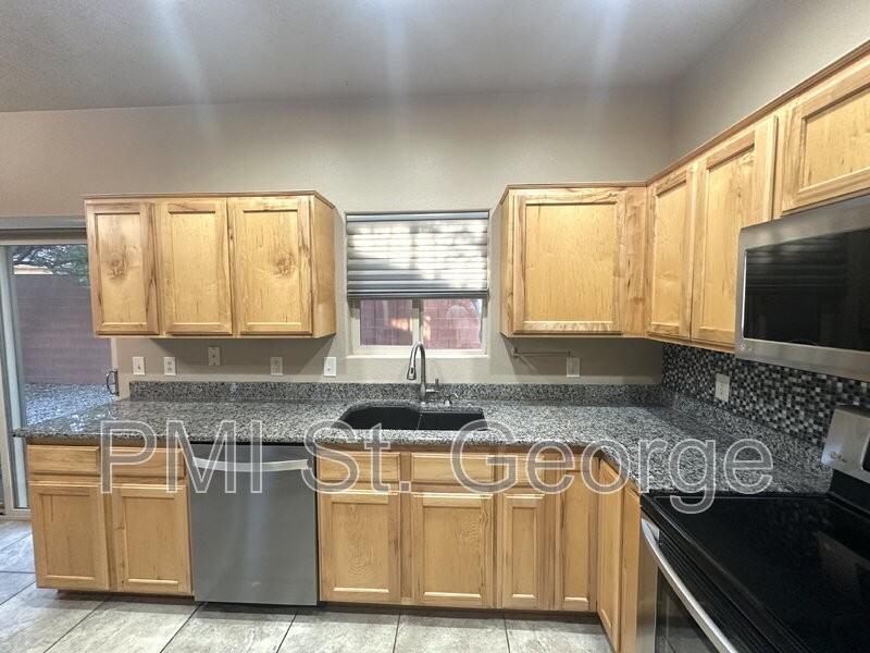 376 N 2480 W - Photo 4 of 30