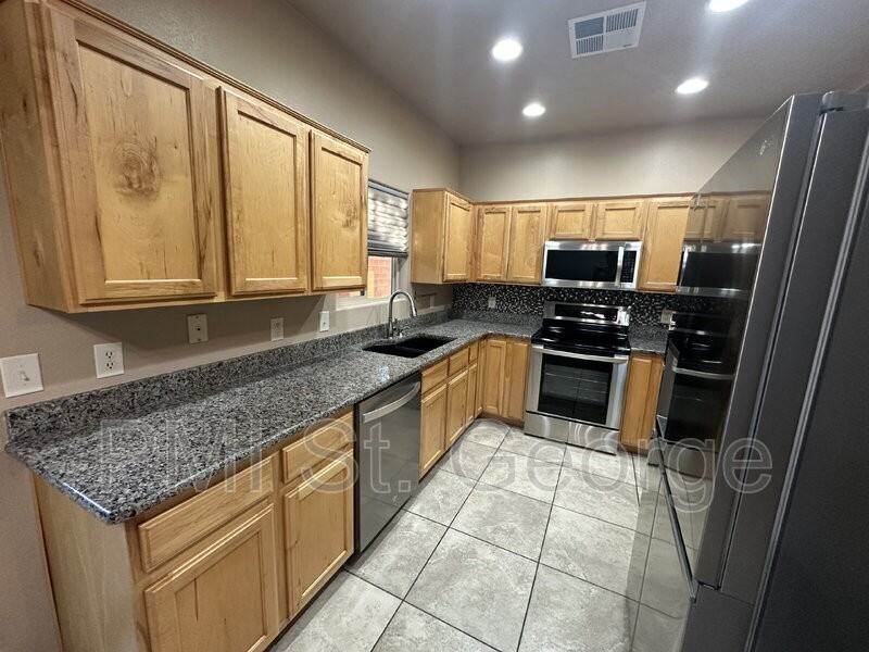 376 N 2480 W - Photo 6 of 30