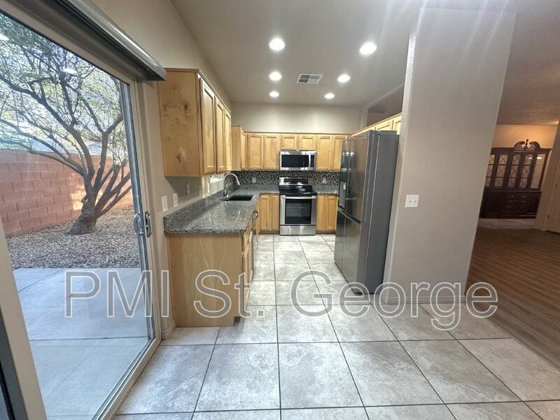 376 N 2480 W - Photo 7 of 30