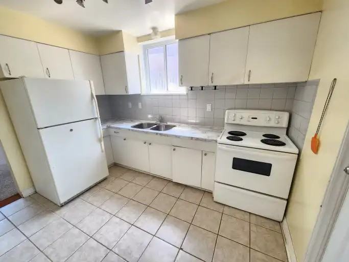 1402 Lakefield St #2 - Photo 6 of 12