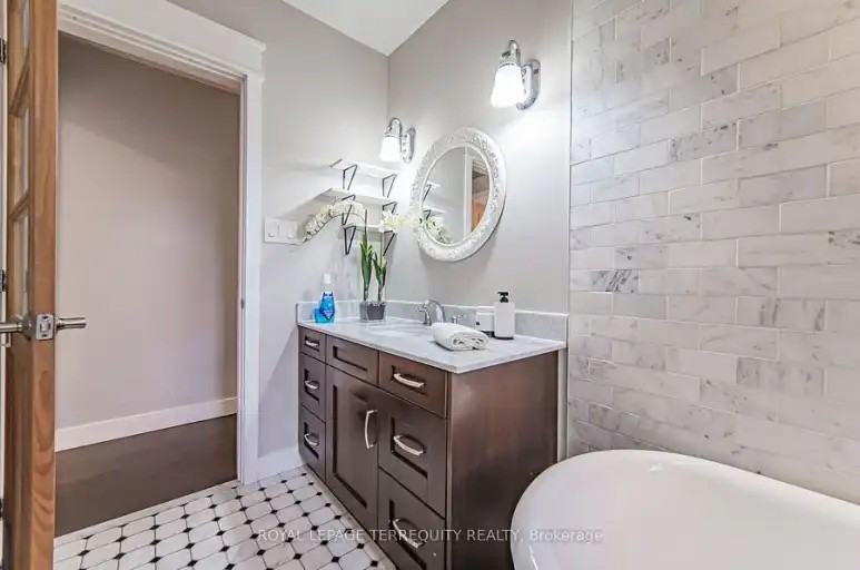256 Boston Ave #B - Photo 4 of 17