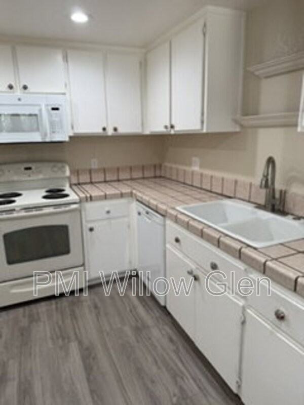 7379 Tulare Hill Dr - Photo 7 of 34