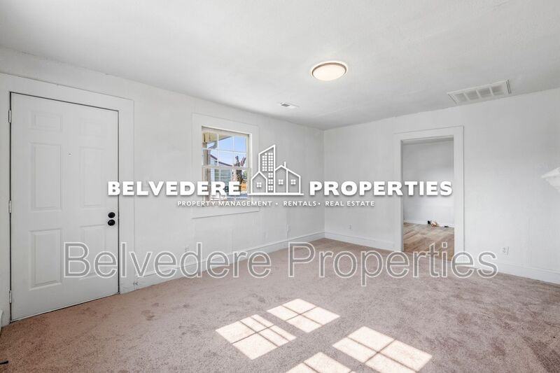 2110 Shore St - Photo 5 of 29
