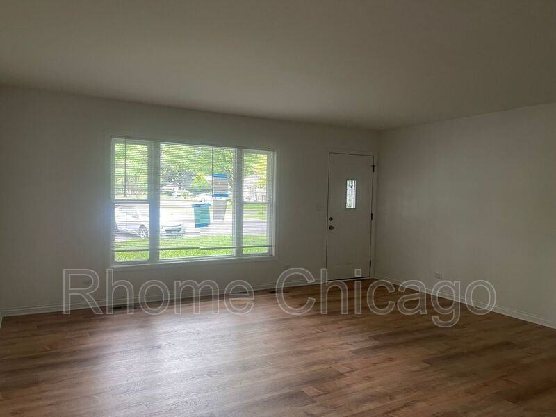 7984 Ramsgate Cir N - Photo 5 of 30