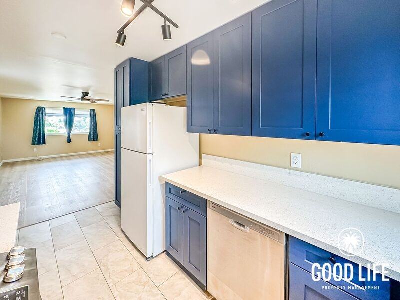 924 Georgia St - Photo 6 of 17