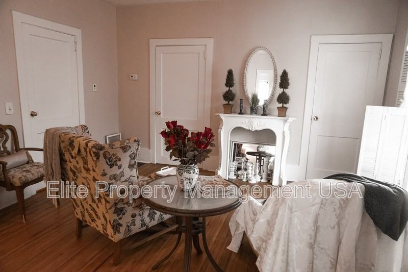 5904 Wall St #D - Photo 4 of 16